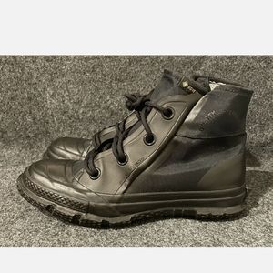 Converse Gortex boot size 5.5 Men's & 7.5 Women's in black